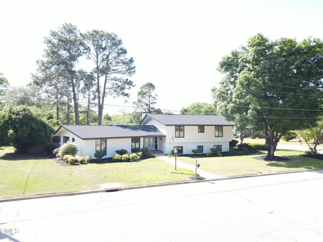 1607 Lakeshore Drive, Dunn, NC 28334