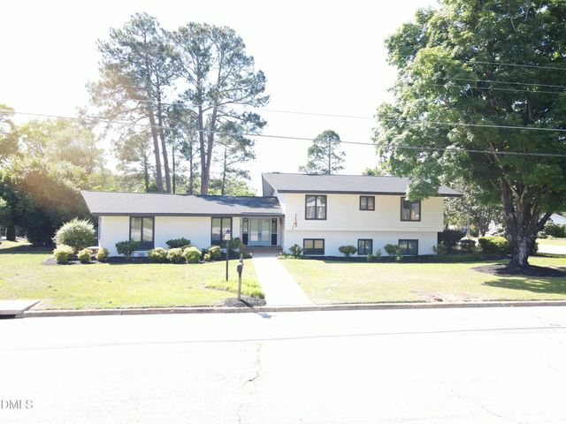 1607 Lakeshore Drive, Dunn, NC 28334