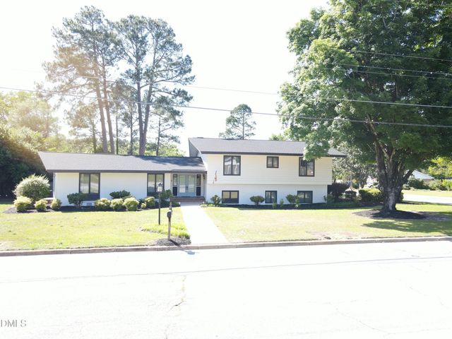 1607 Lakeshore Drive, Dunn, NC 28334