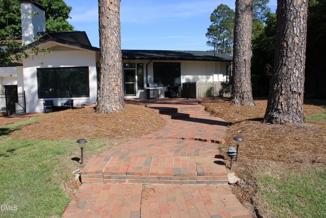 1607 Lakeshore Drive, Dunn, NC 28334