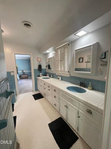 1607 Lakeshore Drive, Dunn, NC 28334