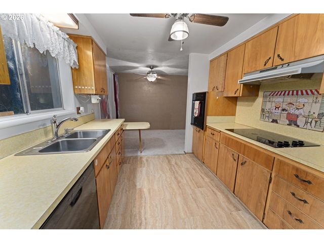 212 HAYDEN BRIDGE Way, Springfield, OR 97477