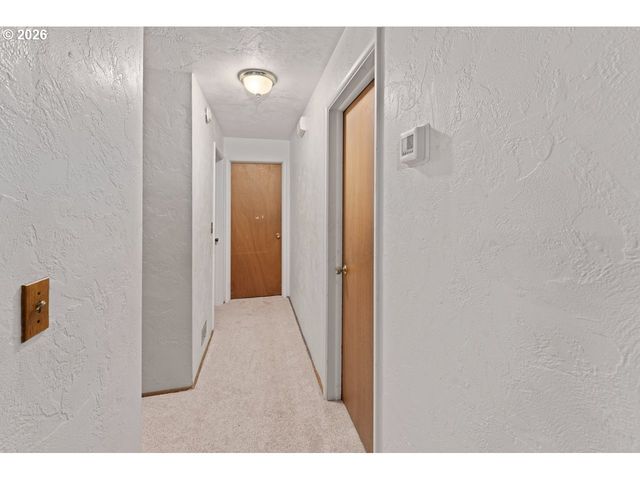 212 HAYDEN BRIDGE Way, Springfield, OR 97477