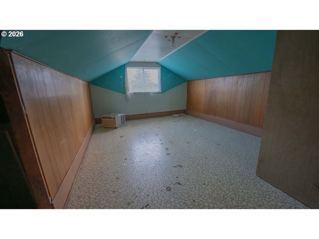 212 HAYDEN BRIDGE Way, Springfield, OR 97477