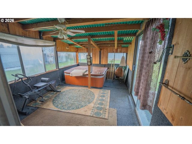 212 HAYDEN BRIDGE Way, Springfield, OR 97477