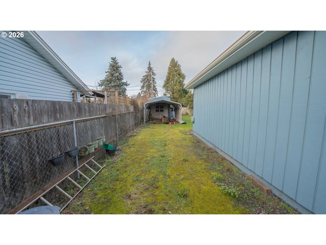 212 HAYDEN BRIDGE Way, Springfield, OR 97477