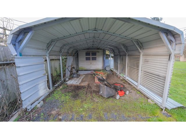 212 HAYDEN BRIDGE Way, Springfield, OR 97477