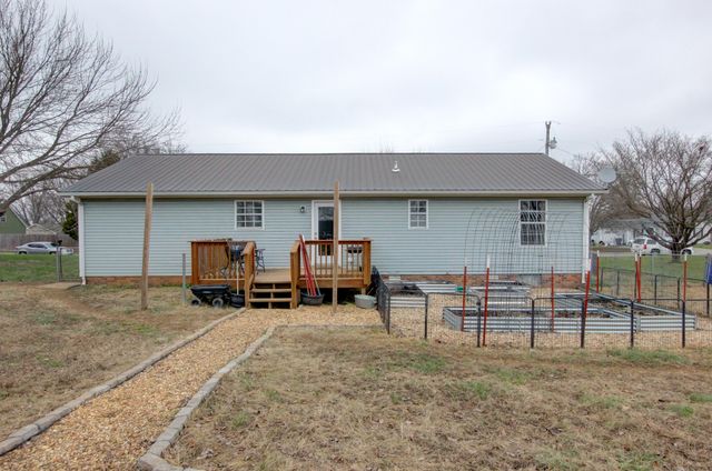 920 Linda Dr, Oak Grove, KY 42262