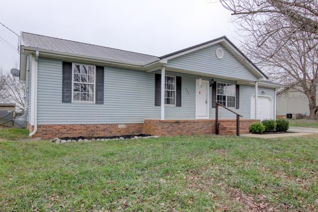 920 Linda Dr, Oak Grove, KY 42262