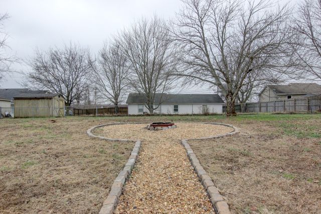 920 Linda Dr, Oak Grove, KY 42262