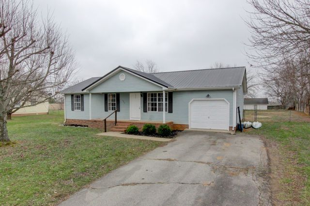 920 Linda Dr, Oak Grove, KY 42262