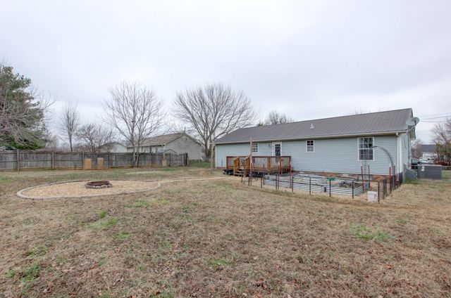 920 Linda Dr, Oak Grove, KY 42262