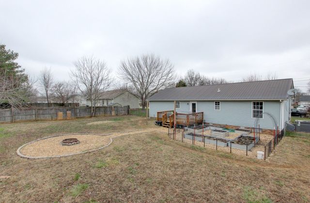 920 Linda Dr, Oak Grove, KY 42262