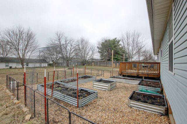 920 Linda Dr, Oak Grove, KY 42262