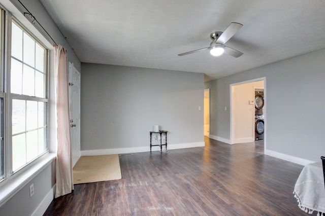 920 Linda Dr, Oak Grove, KY 42262