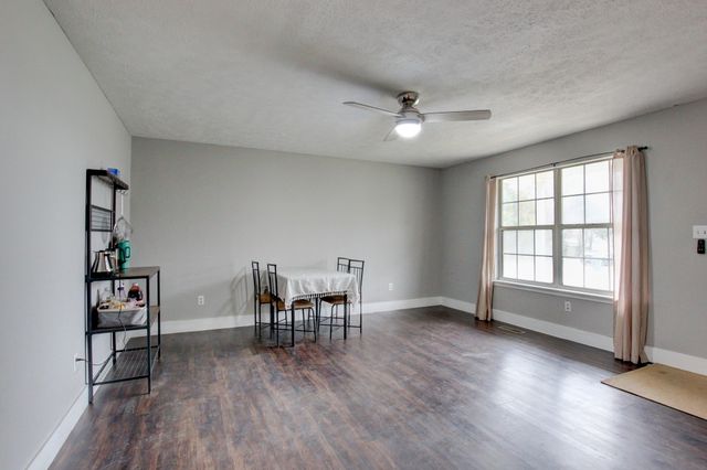 920 Linda Dr, Oak Grove, KY 42262