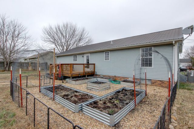 920 Linda Dr, Oak Grove, KY 42262