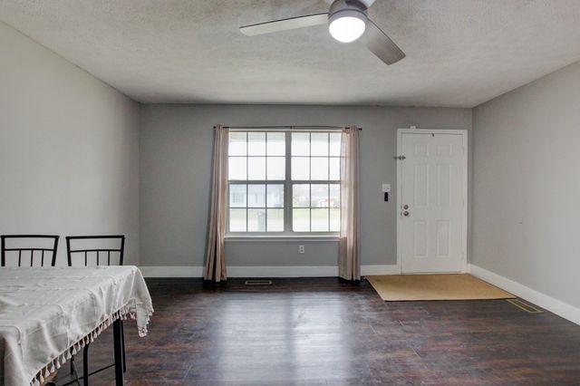 920 Linda Dr, Oak Grove, KY 42262