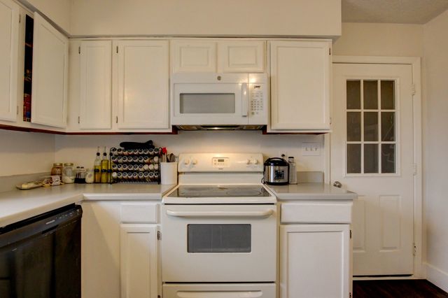 920 Linda Dr, Oak Grove, KY 42262