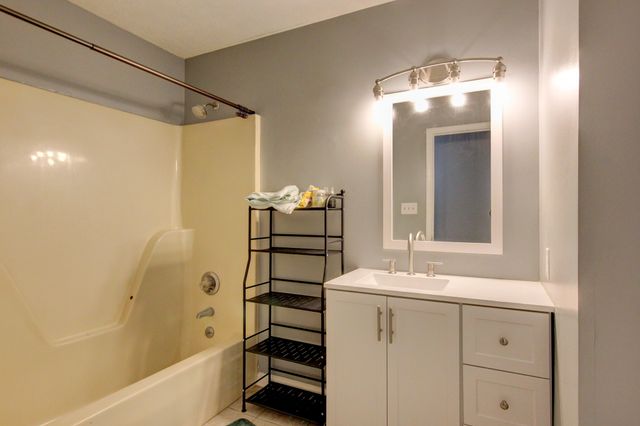 920 Linda Dr, Oak Grove, KY 42262