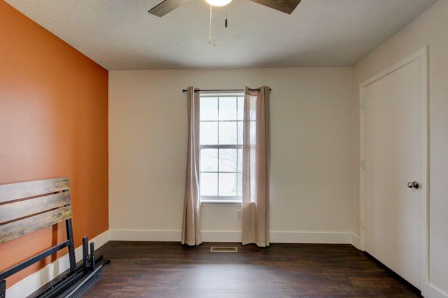 920 Linda Dr, Oak Grove, KY 42262