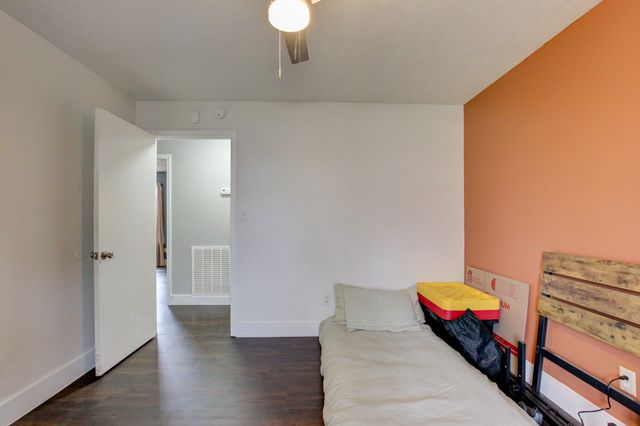 920 Linda Dr, Oak Grove, KY 42262