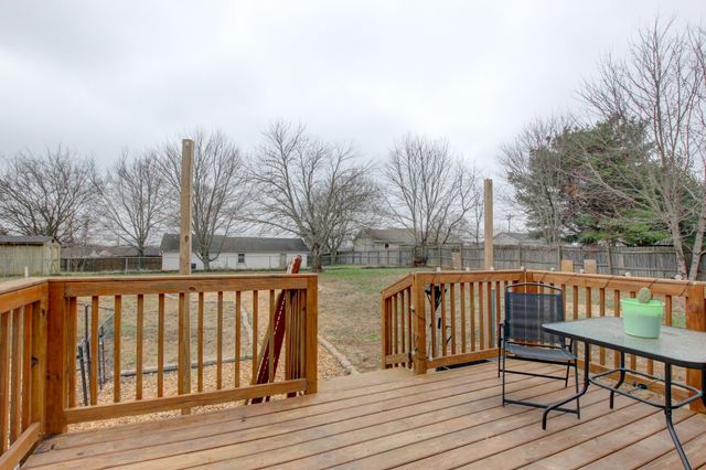 920 Linda Dr, Oak Grove, KY 42262