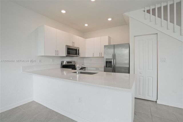 715 SE 15th Street ., Homestead, FL 33034