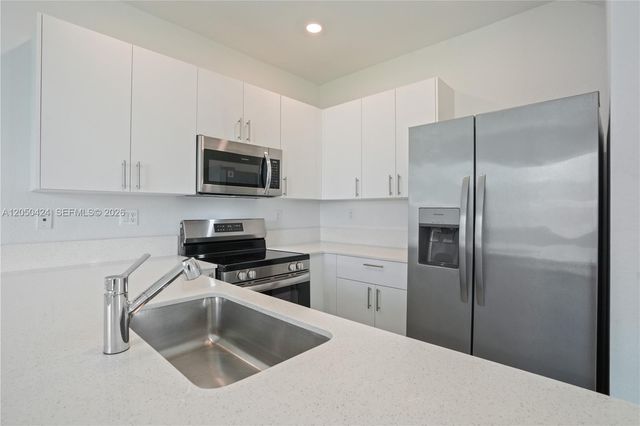 715 SE 15th Street ., Homestead, FL 33034