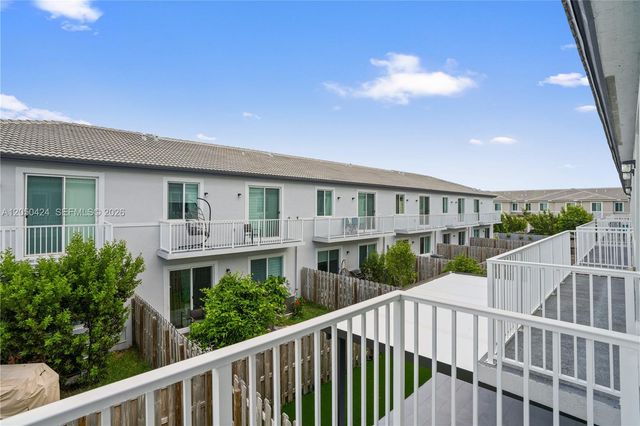 715 SE 15th Street ., Homestead, FL 33034