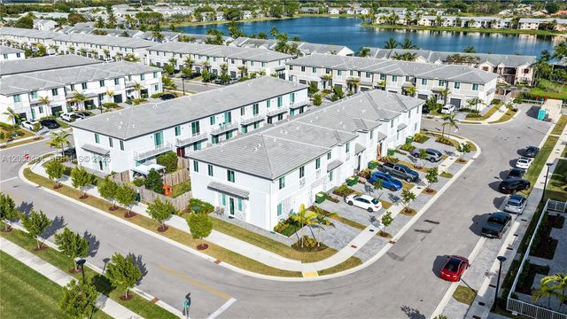 715 SE 15th Street ., Homestead, FL 33034