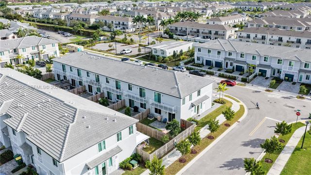 715 SE 15th Street ., Homestead, FL 33034