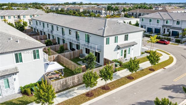 715 SE 15th Street ., Homestead, FL 33034