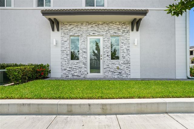 715 SE 15th Street ., Homestead, FL 33034
