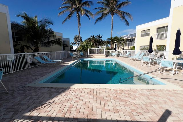 3541 NE Ocean Boulevard NE 15, Hutchinson Island, FL 34957