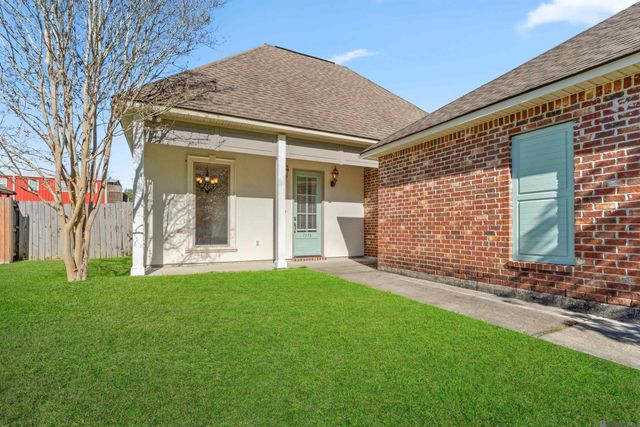 7373 Estelle Dr, Denham Springs, LA 70726