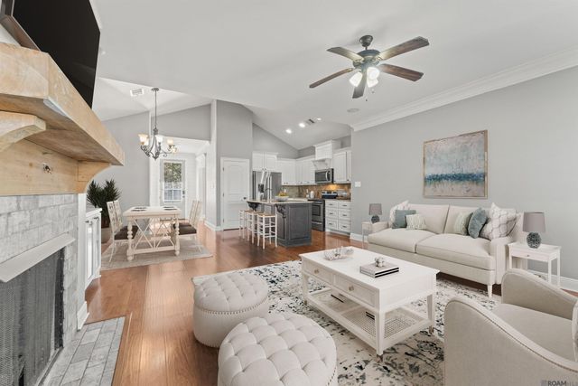 7373 Estelle Dr, Denham Springs, LA 70726