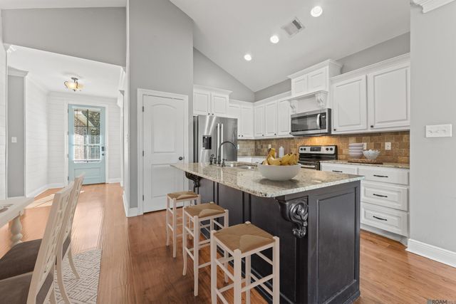 7373 Estelle Dr, Denham Springs, LA 70726