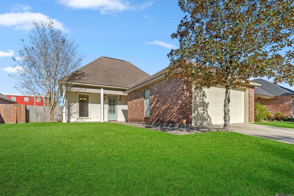 7373 Estelle Dr, Denham Springs, LA 70726