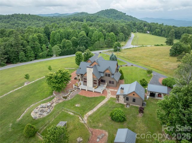 4862 Pinnacle Mountain Road, Zirconia, NC 28790