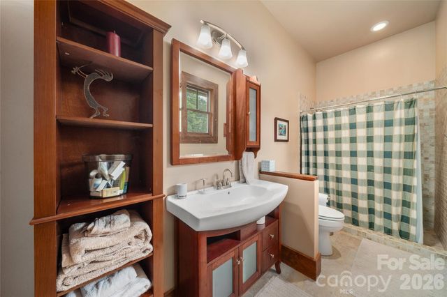 4862 Pinnacle Mountain Road, Zirconia, NC 28790