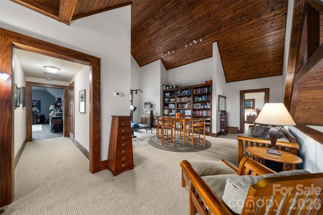 4862 Pinnacle Mountain Road, Zirconia, NC 28790
