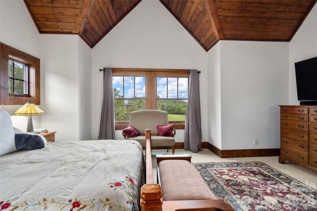 4862 Pinnacle Mountain Road, Zirconia, NC 28790