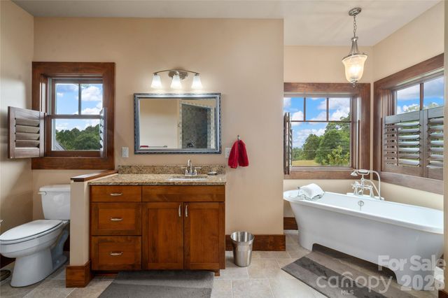 4862 Pinnacle Mountain Road, Zirconia, NC 28790