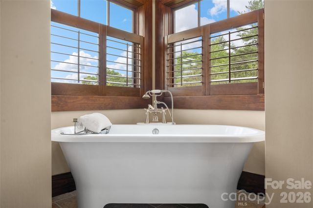 4862 Pinnacle Mountain Road, Zirconia, NC 28790