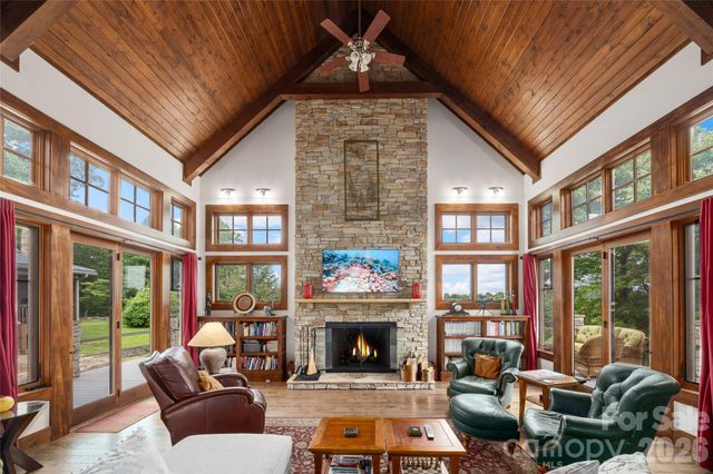4862 Pinnacle Mountain Road, Zirconia, NC 28790