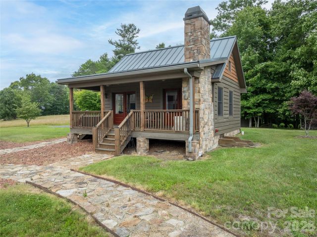 4862 Pinnacle Mountain Road, Zirconia, NC 28790