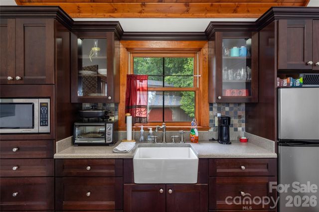 4862 Pinnacle Mountain Road, Zirconia, NC 28790
