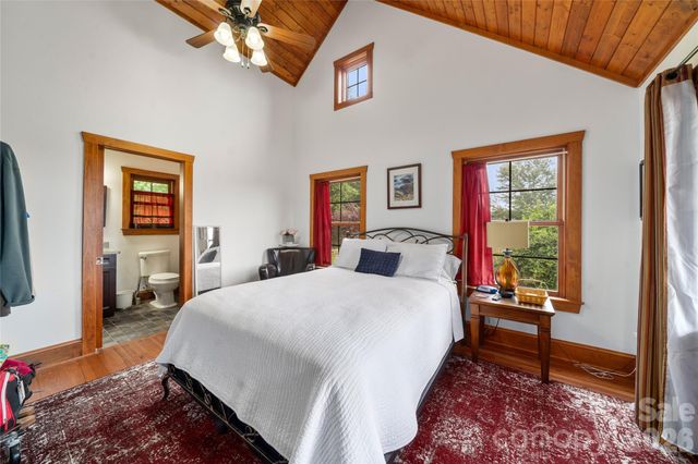 4862 Pinnacle Mountain Road, Zirconia, NC 28790