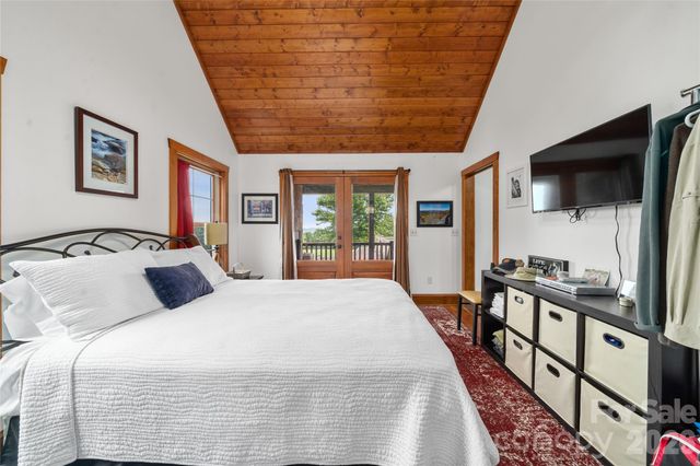 4862 Pinnacle Mountain Road, Zirconia, NC 28790